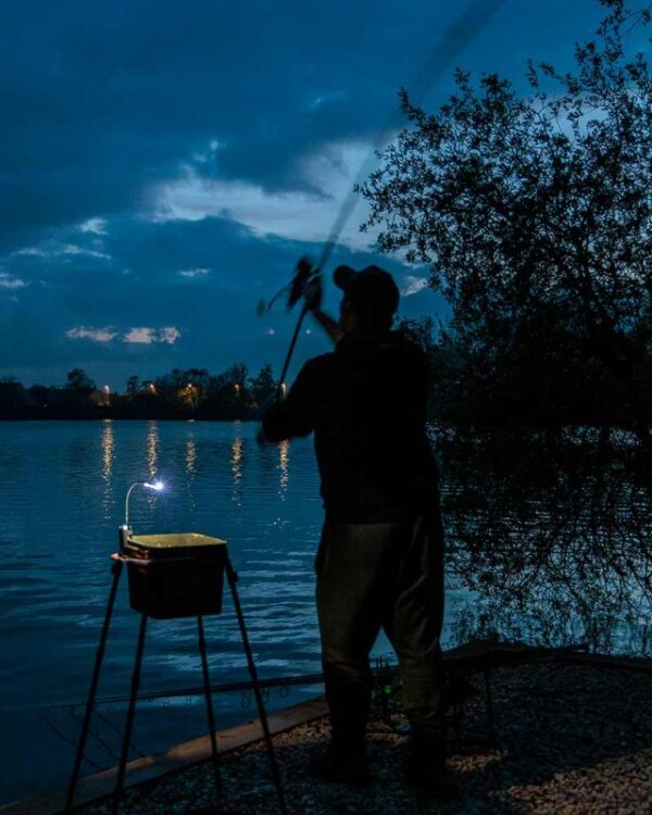 Spomb Bucket Light - lampka do oświetlania stanowiska do nęcenia - obrazek 2